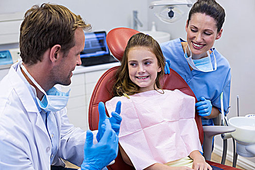 微笑,牙医,互动,孩子,病人,牙科诊所