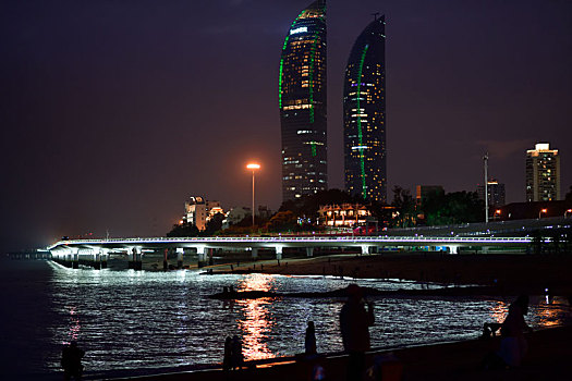 世茂海峡大厦夜景