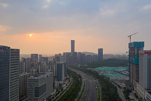 济南经十路的高楼大厦