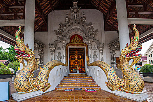 泰国清迈古城契迪龙寺,wat,chedi,luang,主佛殿