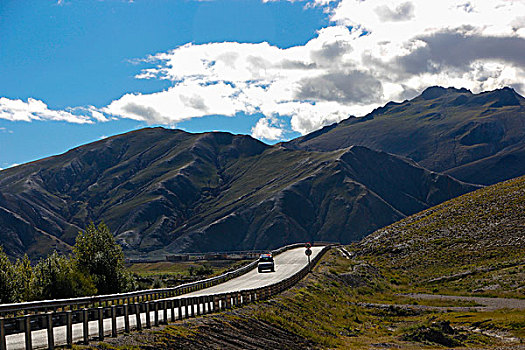 山间的公路