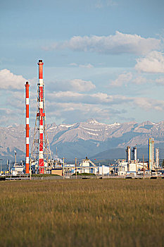 汽油,工厂,红色,白色,塔,山峦,背景,艾伯塔省,加拿大