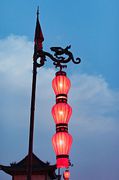 西安城墙上的古典红灯笼