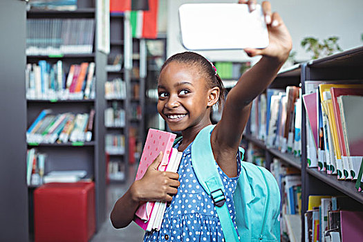 微笑,女孩,图书馆,站立,书架