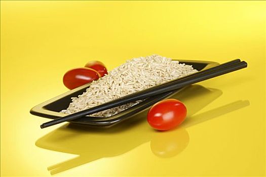 天然稻米,西红柿,筷子