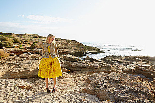 女人,海洋,戴着,黄色,夏裙,外套