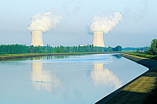 法国,山中小湖,加仑河,核电站