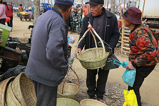 山东省日照市,农村大集熙熙攘攘,乡村美食诱惑难挡