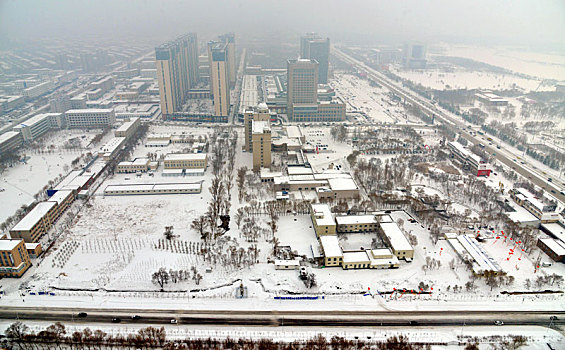 俯瞰油城大庆市冬季风光