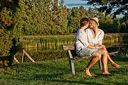 浪漫,年轻,情侣,公园长椅,瑞典