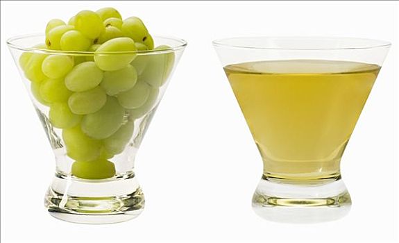 两个,玻璃杯,一个,绿葡萄,葡萄汁