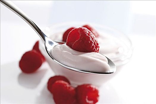 树莓酸奶,勺子