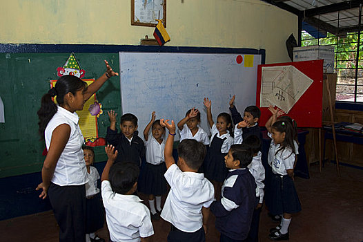 厄瓜多尔,加拉帕戈斯群岛,圣克鲁斯岛,学校,学童,教室,教师