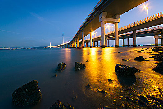 中国广东深圳湾大桥夜景