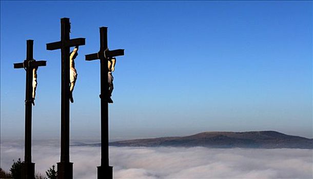 三个,耶稣十字架,上方,毯子,薄雾,山峦,巴伐利亚,德国