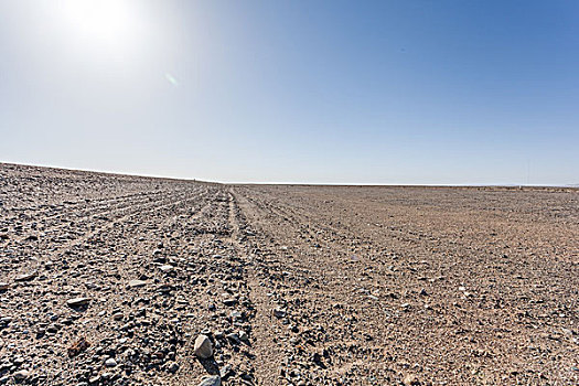 中国西部荒野道路