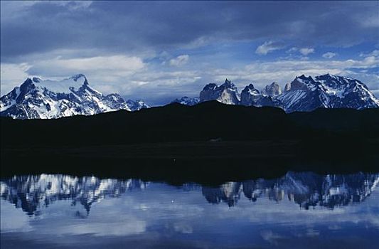 山丘,反射,湖,托雷德裴恩国家公园,巴塔哥尼亚,智利