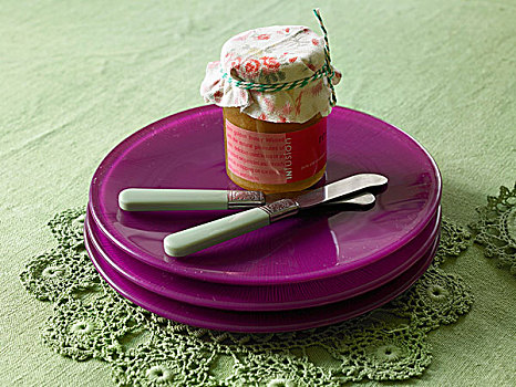 一堆,紫色,盘子,绿色,桌布,罐,果酱,刀