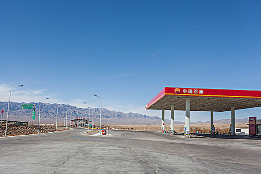 中国西部荒野道路