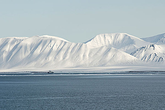 挪威,斯瓦尔巴群岛,斯匹次卑尔根岛,研究,船,正面,景色,积雪,山景