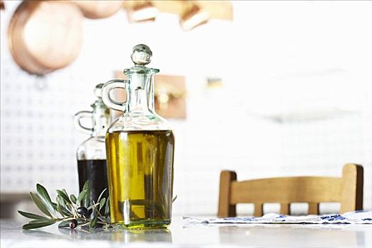 橄榄油,醋,玻璃罐
