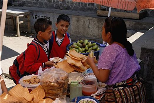 危地马拉,佩特罗,市场,两个,买,炸玉米饼