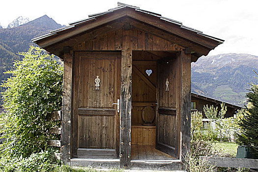 公厕,房子,山