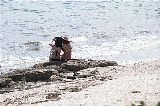 女孩,坐,海滩,石头