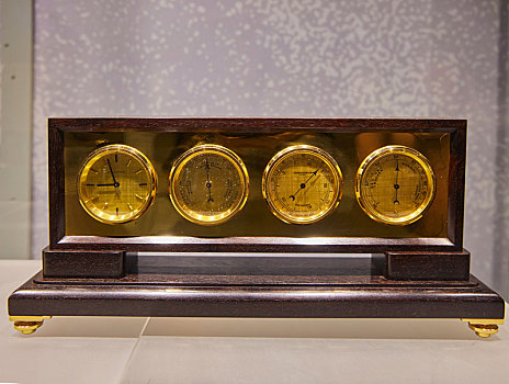 瑞士20世纪木制金属四表盘多功能台钟