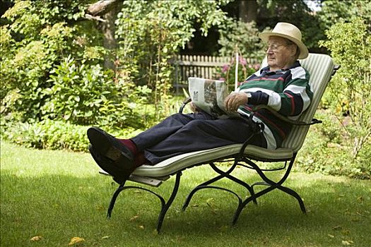 放松,老人,坐,花园,读,报纸
