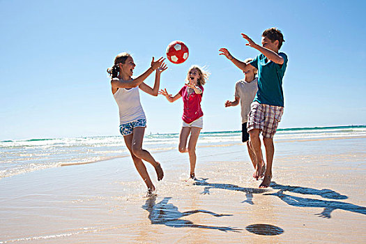 青少年,玩,球,海滩,菲尼斯泰尔,布列塔尼半岛,法国,欧洲