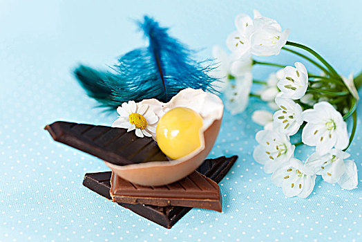 复活节彩蛋,巧克力,羽毛,蛋壳