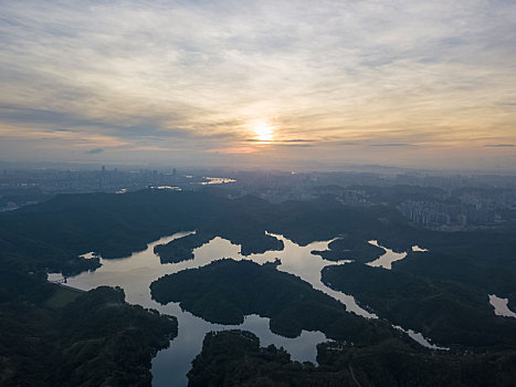 清晨惠州红花湖景区日出航拍风光