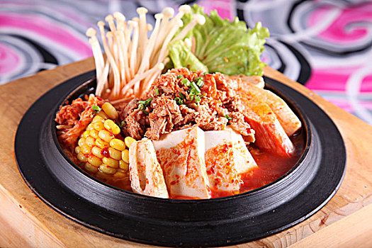韩式肥牛泡菜锅