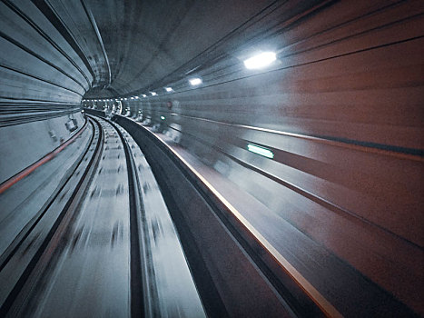 地铁隧道,无人驾驶列车