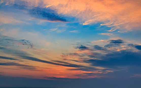 彩霞天空