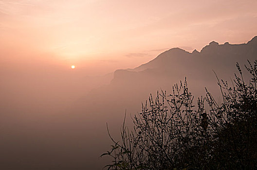 太行山日出