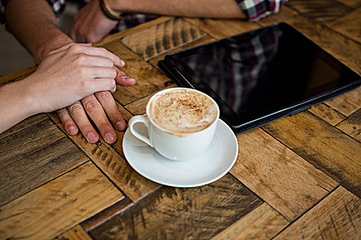 情侣,握手,咖啡杯,平板电脑,桌上,咖啡,局部,图像
