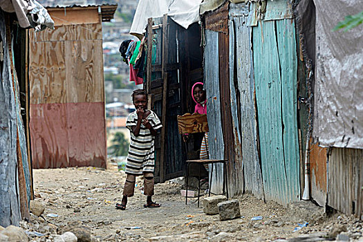 非洲贫民窟小孩图片
