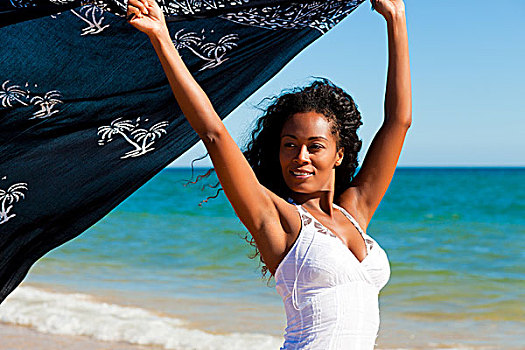 女人,黑人,围巾,站立,风,海滩,感觉,高兴,平衡