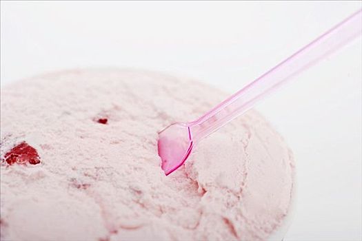 草莓冰激凌,勺子