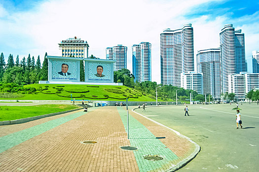 朝鲜街头的领袖肖像