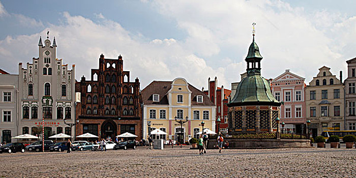 山形墙,房子,建筑,市场,魏斯玛,梅克伦堡前波莫瑞州,德国,欧洲