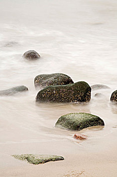 石头,海浪,雅斯蒙德国家公园,吕根岛,梅克伦堡前波莫瑞州,德国,欧洲