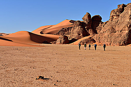 人,远足,石头,沙丘,锡,梅如卡,区域,国家公园,世界遗产,撒哈拉沙漠,阿尔及利亚,非洲