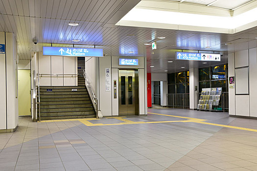 日本地铁站大厅