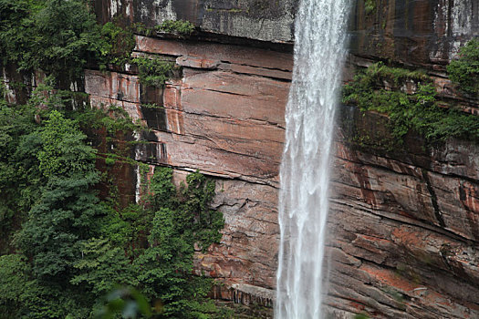重庆江津,土地岩瀑布,悬挂在赤壁丹崖的洁白哈达