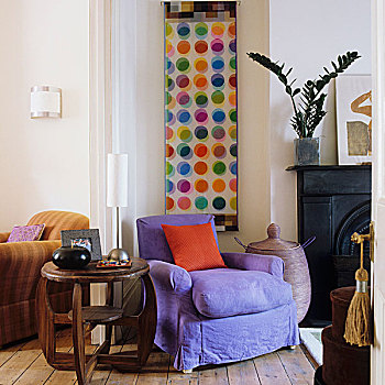 木质,边桌,紫色,软垫,扶手椅,靠近,壁炉