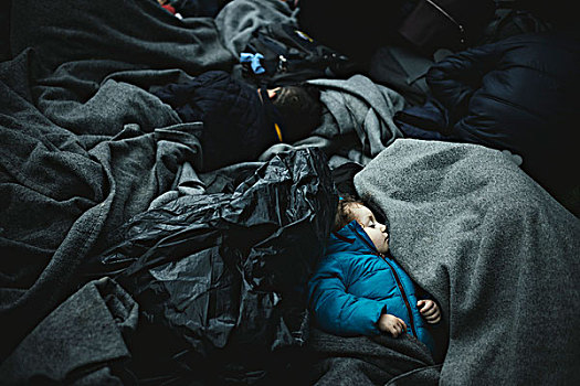 难民,露营,希腊人,马其顿,边界,等待,检查点,小孩,包着,向上,毯子,中马其顿,希腊,欧洲