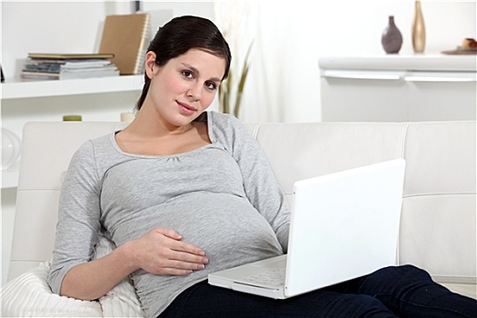 孕妇,休息,笔记本电脑